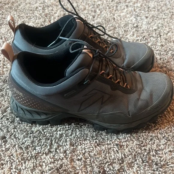 Tecnica women’s water proof hiking shoes - Picture 2 of 9